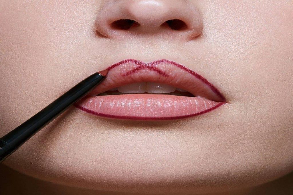 What is Lip Liner? How To Wear It To Look Good