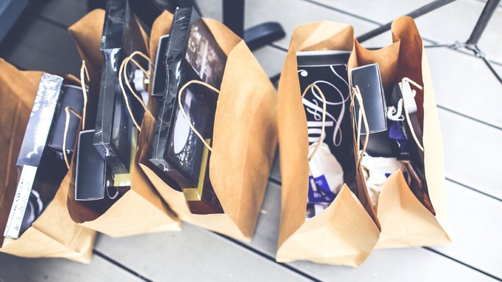 A Guide to Choosing and Caring for a Luxury Fleuron Bag