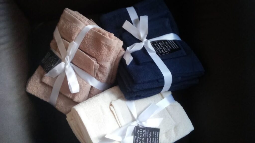 How to Choose and Maintain a Luxurious Hotel Style Plush Towel Set